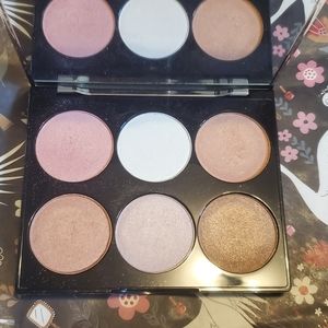 ✨️CoverFX highlighter palette✨️